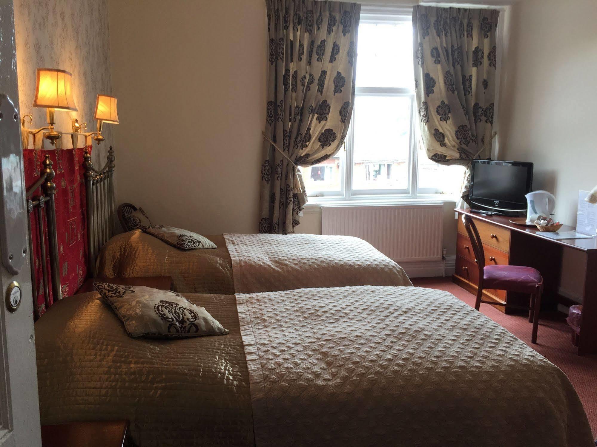 Station Hotel Ashbourne Kültér fotó